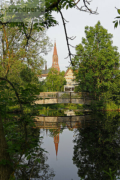 Deutschland  Niederbayern  Bayerischer Wald  Zwiesel am Regen  Blick auf die St. Nikolaus-Kirche