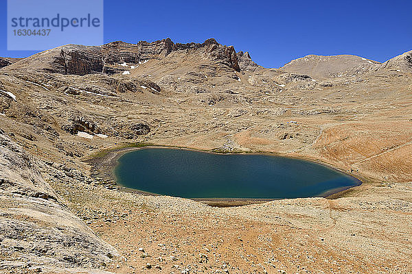 Türkei  Hoch- oder Anti-Taurusgebirge  Aladaglar Nationalpark  Yedigoller Plateau  Großer See unterhalb des Kizilkaya Berges