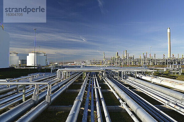 Deutschland  chemische Industrie  Rohre in Ölraffinerien
