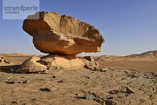 Afrika  Algerien  Sahara  Tassili N'Ajjer National Park  Felsformation Hoodoo  Oued In Djeran