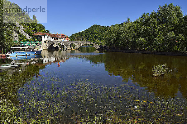 Montenegro  Crna Gora  Brücke bei Rijeka Crnojevica  Nationalpark Skadarsee