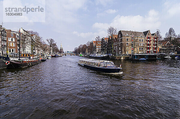 Niederlande  Holland  Amsterdam  Grachten- und Ausflugsschiff