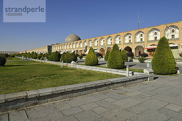 Iran  Provinz Isfahan  Isfahan  Meidan-e Emam  Naqsh-e Jahan  Imam-Platz  Sheikh Lotfollah Moschee