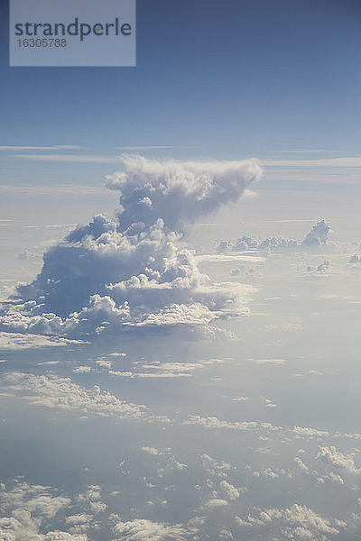 Wolkenlandschaft über dem Mittelmeer