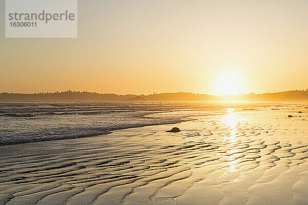 Kanada  Britisch-Kolumbien  Vancouver Island  Pacific Rim National Park Reserve of Canada  Long Beach bei Sonnenaufgang