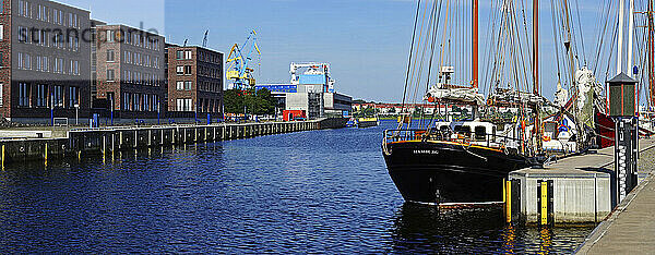 Deutschland  Mecklenburg-Vorpommern  Blick auf den Wismarer Hafen
