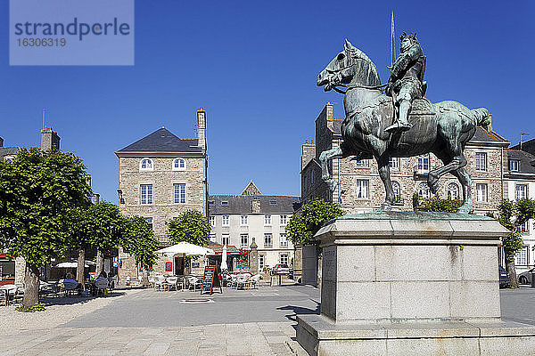 Frankreich  Bretagne  Dinan  Statue von Bertrand du Guesclin