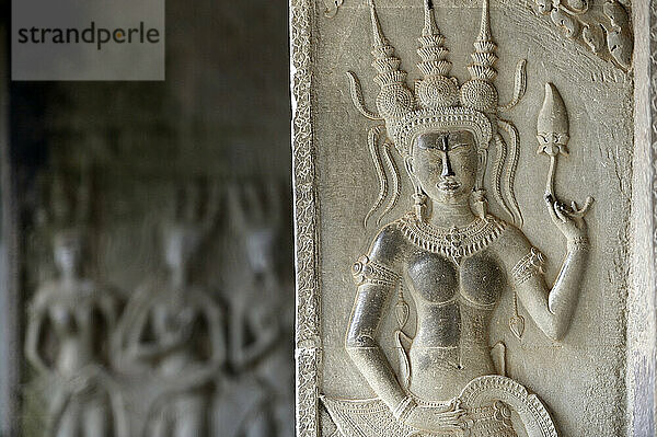 Kambodscha  Siem Reap  Angkor Wat  Tempelwächterinnen  Halbrelief