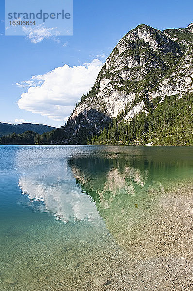 Italien  Südtirol  Dolomiten  Naturpark Fanes-Sennes-Prags  Pragser Wildsee