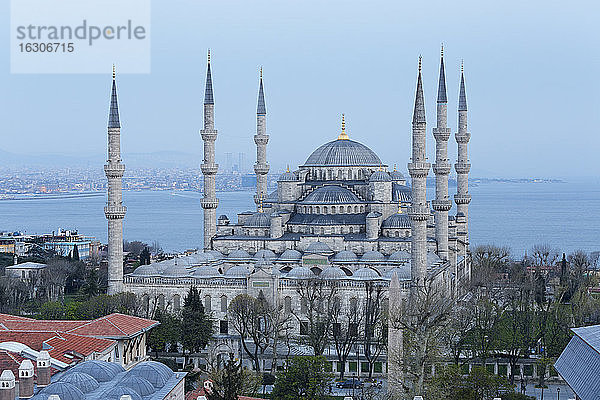 Türkei  Istanbul  Blaue Moschee in der Abenddämmerung