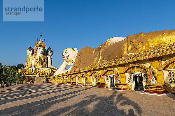Myanmar  Staat Mon  Riesige Statue eines liegenden Buddhas im Kloster Pupawadoy