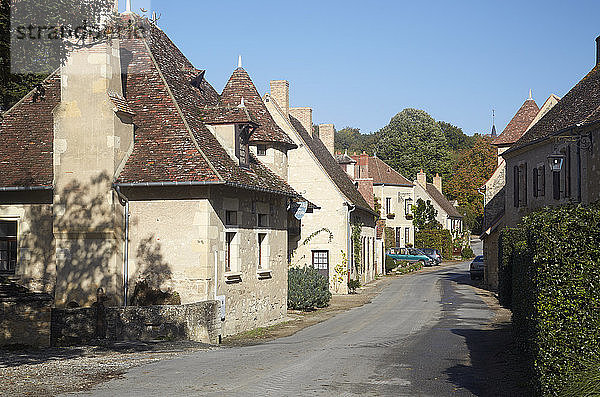 Frankreich  Departement Cher  Apremont-sur-Allier  Wohnhäuser