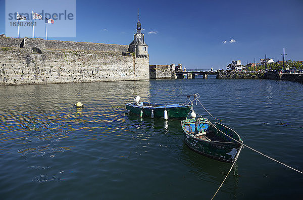 Frankreich  Bretagne  Finistere  Concarneau  Ville close und Boote