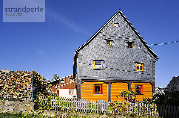 Deutschland  Sachsen  Hinterhermsdorf  Historisches Haus in der Oberlausitz