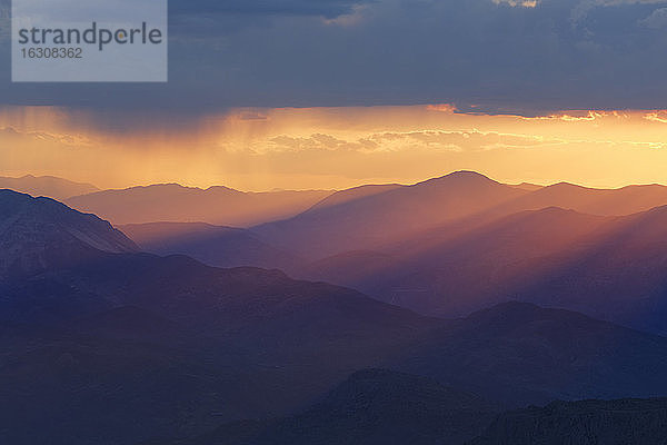 Türkei  Anatolien  Sonnenuntergang auf dem Berg Nemrut