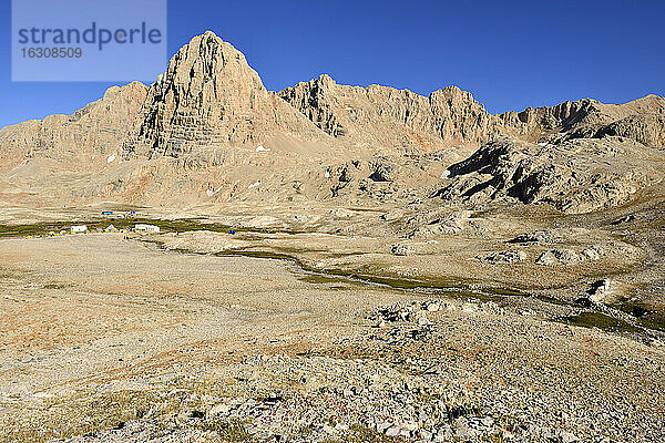 Türkei  Anti-Taurus-Gebirge  Aladaglar-Nationalpark  Yedigoeller-Hochebene  Zeltlager unterhalb des Direktas-Berges