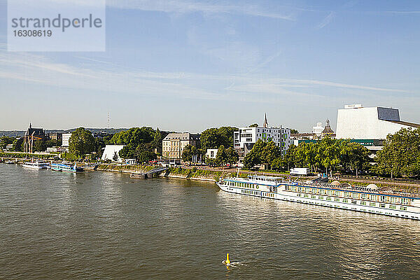 Deutschland  Nordrhein-Westfalen  Bonn  Stadtansicht mit Rhein