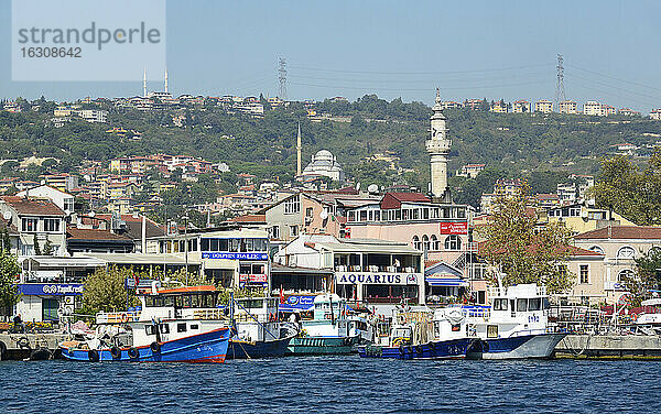Türkei  Istanbul  Fischereihafen in Sariyer