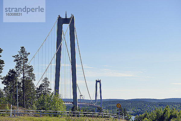 Schweden  Oernskoeldsvik  Hochküstenbrücke über den Fluss Angermanaelven