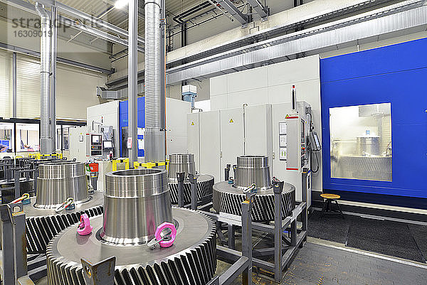 Deutschland  Produktion von Windturbinen  Getriebekomponenten in der Produktionsstätte