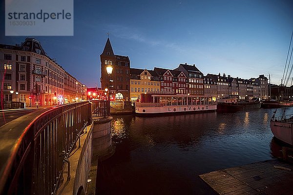 Dänemark  Copgenhagen  Nyhavn am Abend