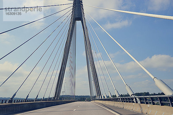 Schweden  Uddevalla  Brücke über den Sunninge-Sund