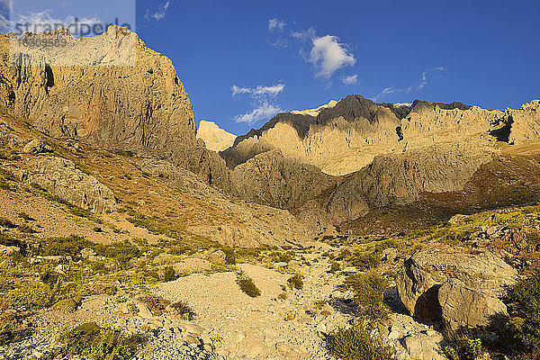 Türkei  Hoch- oder Anti-Taurusgebirge  Aladaglar Nationalpark  Blick vom Sokullupinar Camp