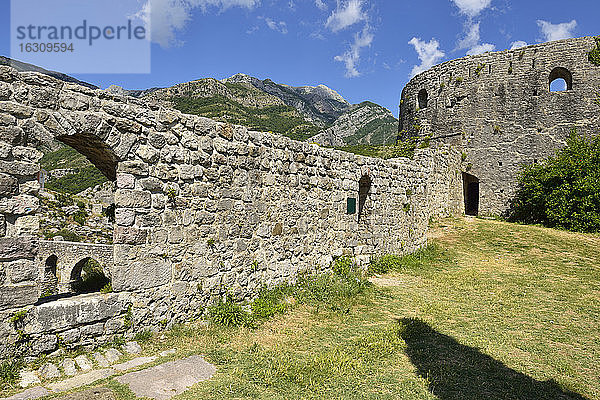 Montenegro  Crna Gora  historische Burg von Stari Bar