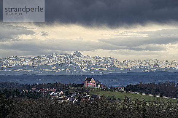 Deutschland  Baden.Württemberg  Blick über Bodanruck mit Schloss Freudenthal