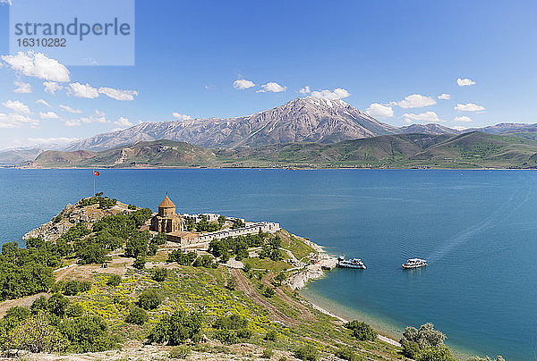 Türkei  Insel Akdamar  Armenische Kirche des Heiligen Kreuzes am Vansee