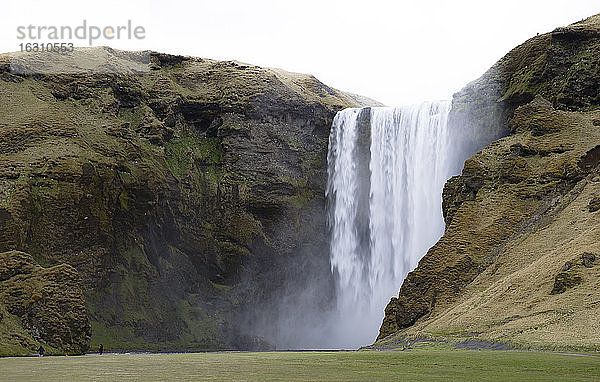 Island  Sudurland  Wasserfall Skogafoss