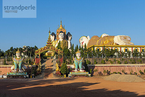 Myanmar  Staat Mon  Eingang des Klosters Pupawadoy