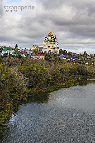Russland  Gebiet Lipezk  Jelez  Jelez-Kathedrale mit Blick auf den Fluss Bystraya Sosna
