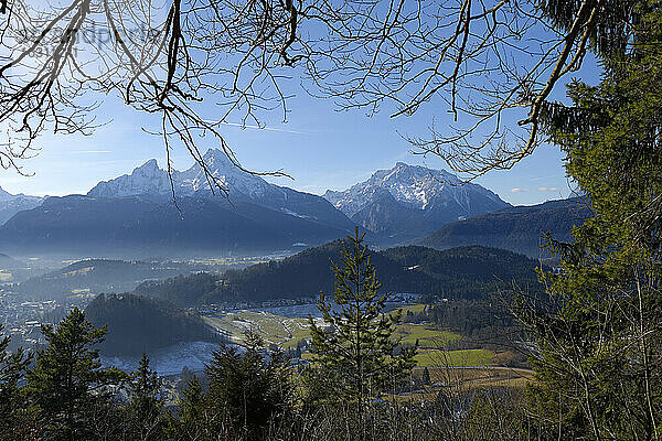 Deutschland  Oberbayern  Berchtesgaden  Maria Gern  Watzmann und Hochkalter vom Aussichtspunkt Marxen