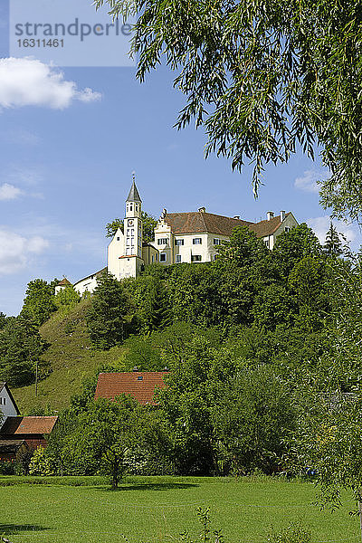 Deutschland  Bayern  Schloss Hexenagger im Schambachtal