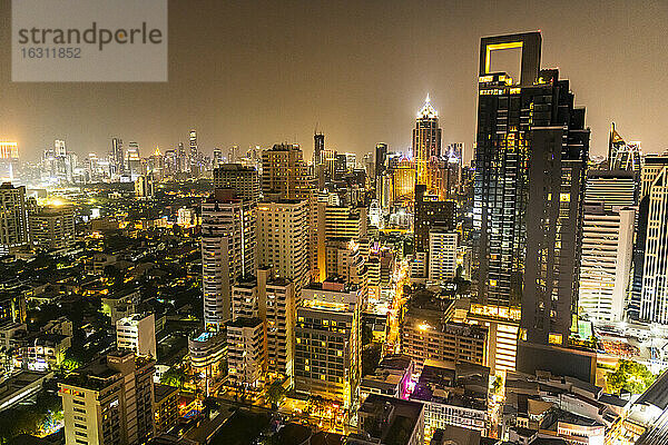 Thailand  Bangkok  Luftaufnahme der Hauptstadt bei Nacht