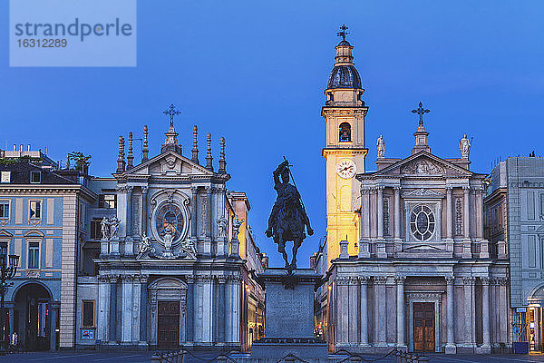 Italien  Piemont  Turin  Reiterstatue vor der Kirche