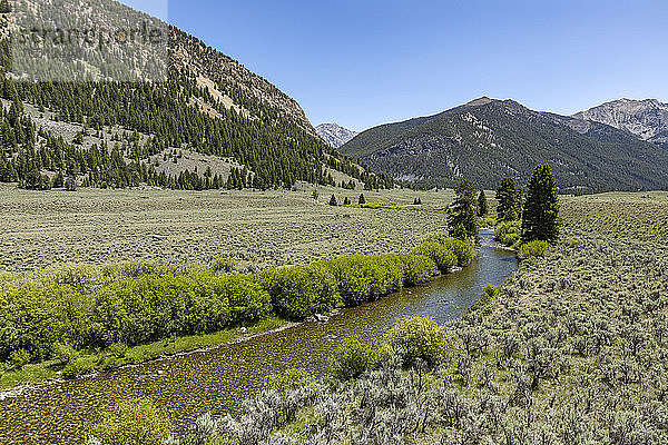 USA  Idaho  Sun Valley  Landschaft mit Fluss und Bergen