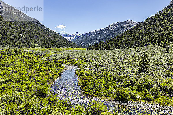 USA  Idaho  Sun Valley  Landschaft mit Fluss und Bergen