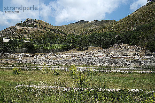 Ansicht der Kaiser-Tiberius-Villa  Sperlonga  Latium  Italien  Europa