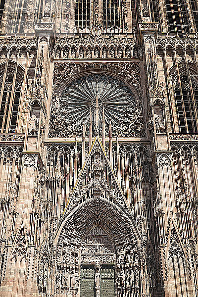 Fensterrose  Westtor  Straßburger Münster Notre Dame  UNESCO-Weltkulturerbe  Straßburg  Elsass  Frankreich  Europa