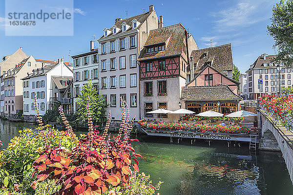 Restaurant am Fluss Ill  La Petite France  UNESCO-Weltkulturerbe  Straßburg  Elsass  Frankreich  Europa