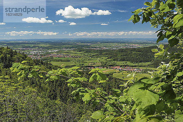 Blick von der Schalksburg auf die Balinger Berge  bei Balingen  Schwäbische Alb  Baden-Württemberg  Deutschland  Europa