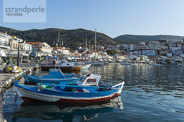 Der Hafen von Phytagoteio  Samos  Griechische Inseln  Griechenland  Europa