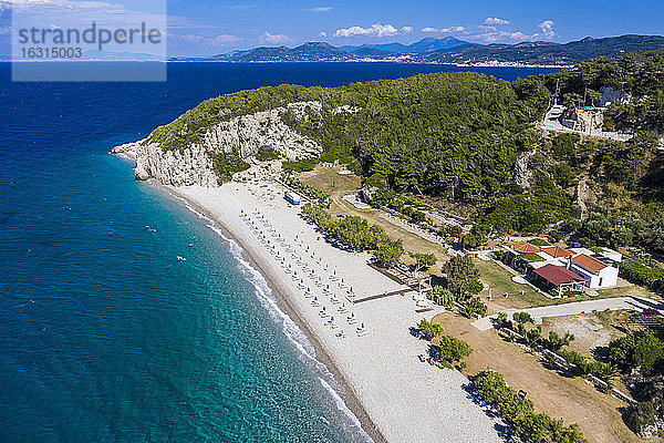 Luftaufnahme durch Drohne von Tsambou Beach  Samos  Griechische Inseln  Griechenland  Europa