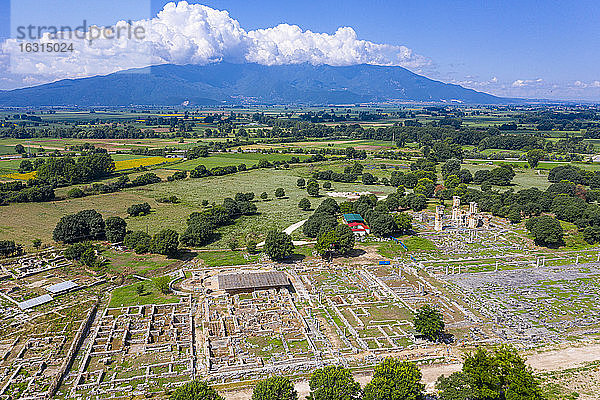 Luftaufnahme mit der Drohne von Philippi  UNESCO-Weltkulturerbe  Mazedonien  Griechenland  Europa