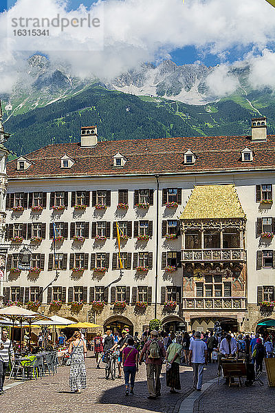 Goldenes Dach (Goldenes Dachl) Balkon  Altstadt  Innsbruck  Tirol  Österreich  Europa