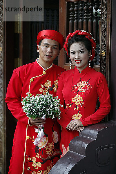 Traditionelle Hochzeit im buddhistischen Tempel Thien Ung  Quy Nhon  Vietnam  Indochina  Südostasien  Asien