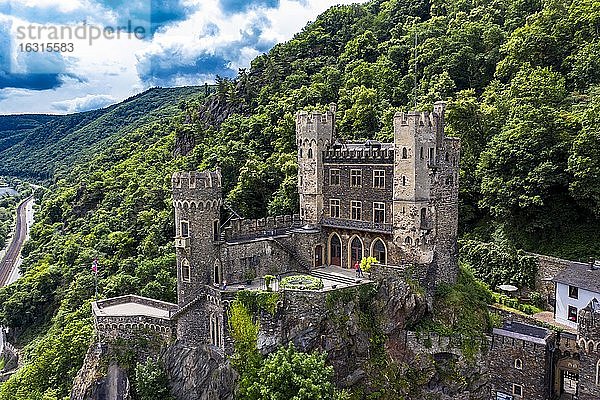 Luftaufnahme Burg Rheinstein  Trechtingshausen  Unesco Weltkulturerbe Oberes Mittelrheintal  Rheinland-Pfalz  Deutschland  Europa