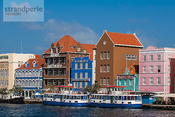 Farbenfrohe Gebäude  Architektur in der Hauptstadt Willemstad  UNESCO-Weltkulturerbe  Curacao  ABC-Inseln  Niederländische Antillen  Karibik  Mittelamerika